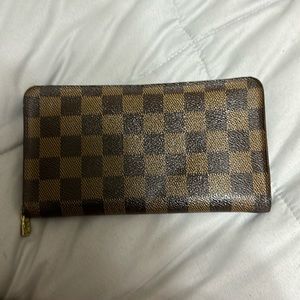 Louis Vuitton zippy long wallet